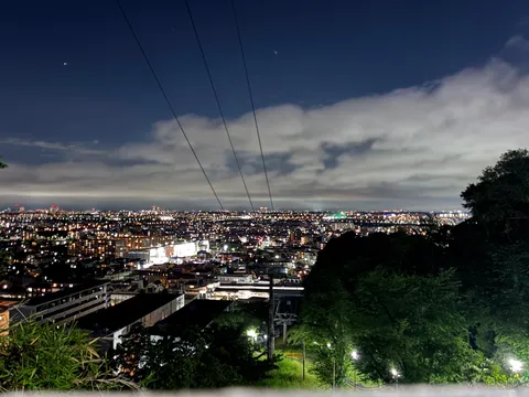 夜景と風の軌跡