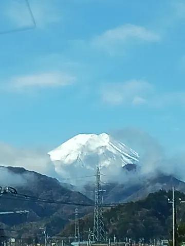 白雪と青空の峰影