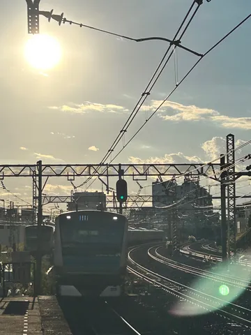 夕陽と線路のささやき