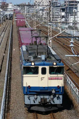 コンテナ列車の力強い走り