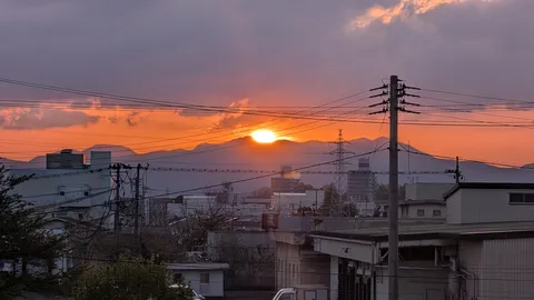 夕日が街を染める瞬間