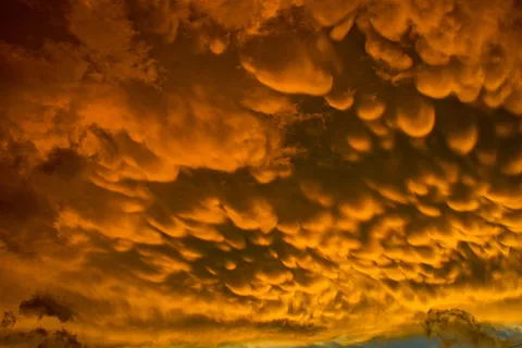炎のような積乱雲