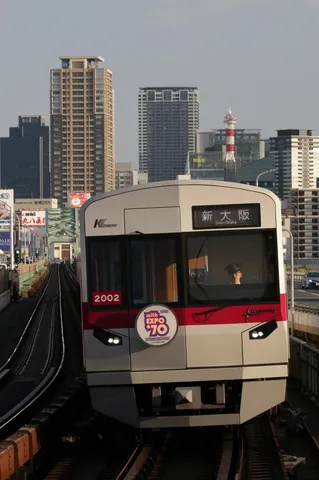 都市を駆ける電車