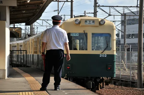 背中で語る、今日の列車