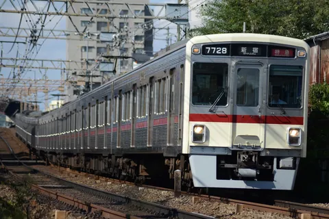 線路を走る日常の色彩