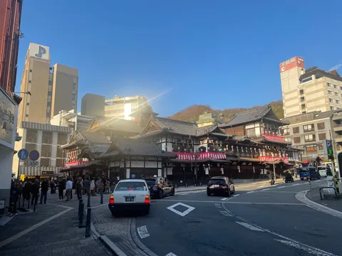 歴史と日常が交差する街角