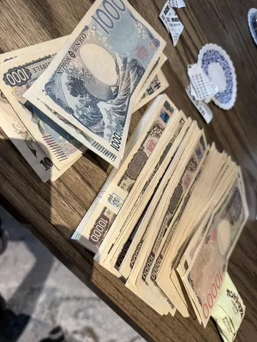 机上の日本円の情景