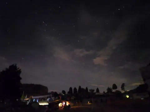 夜空とキャンプの気配