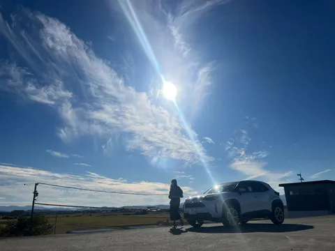 空と車と、いつもの風景