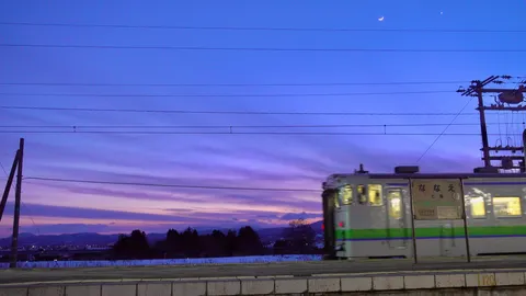 夕暮れ時の鉄道風景