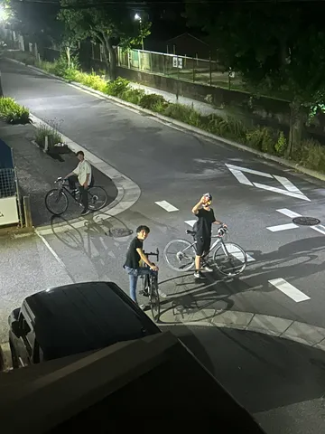 夜のサイクリング、影絵みたい