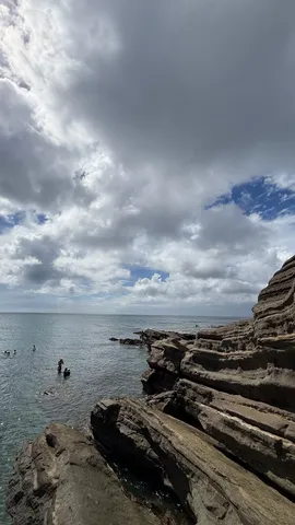 岩と海と空の対話
