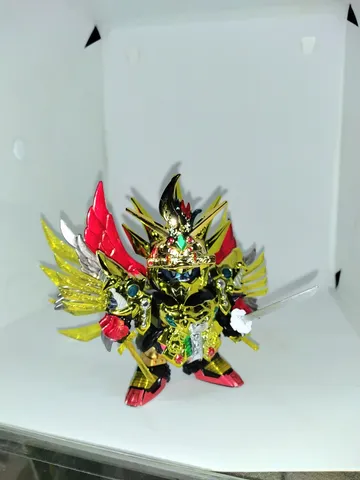 金色の翼が放つ存在感