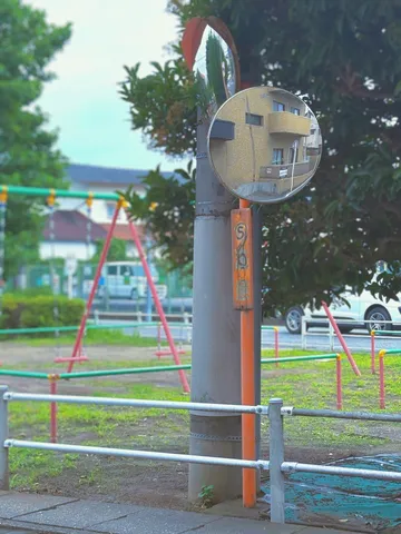 二つの鏡が見る日常風景