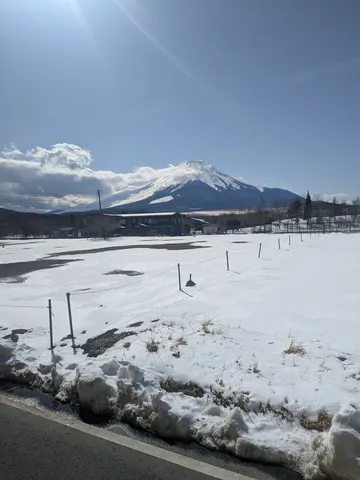 雪原と山影の静景