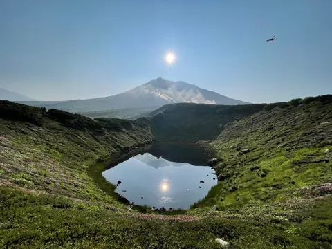 火口湖と太陽の対話