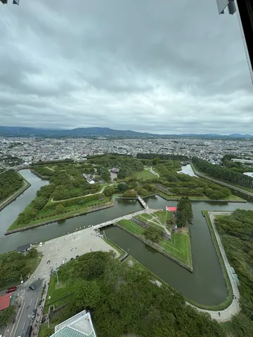 緑の城郭と水の迷路