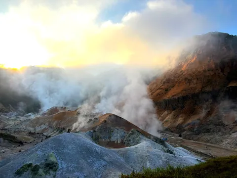 地獄谷から昇る朝の湯気