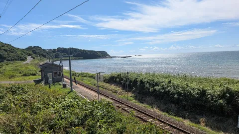 海辺の線路と風の声