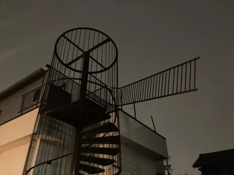 夜空へ続く螺旋階段
