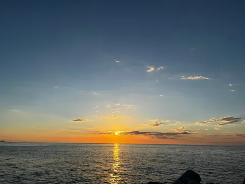 水平線に沈む夕陽