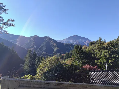 遠くの山並みに吸い込まれるような