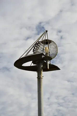 空に浮かぶ鳥籠の灯