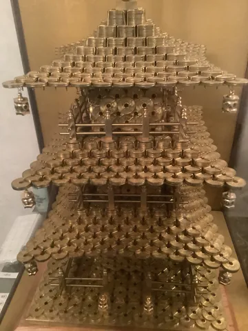 驚異のコイン建築！