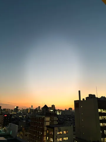 都会の空に溶けるグラデーション