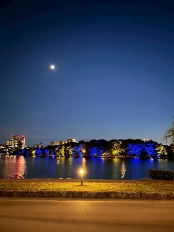 夜空に灯る光のランデブー