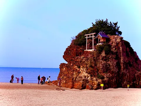 断崖絶壁の小さな shrine