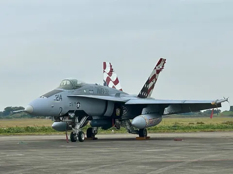 戦闘機、離陸への瞬間
