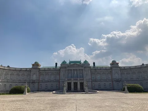 悠久の時を感じさせる宮殿