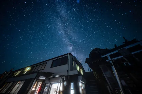 星を仰ぐ夜の物語