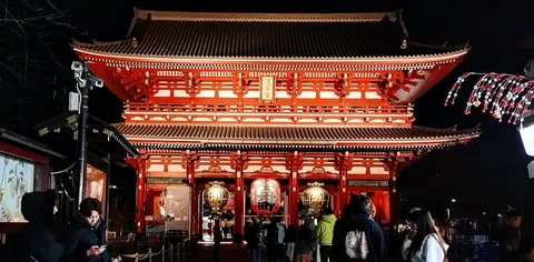闇夜に映える朱色の調べ