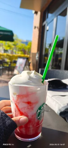 午後の陽射しとクリームソーダ