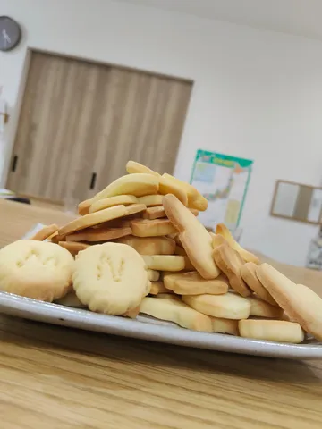 おやつの山、積み上げました