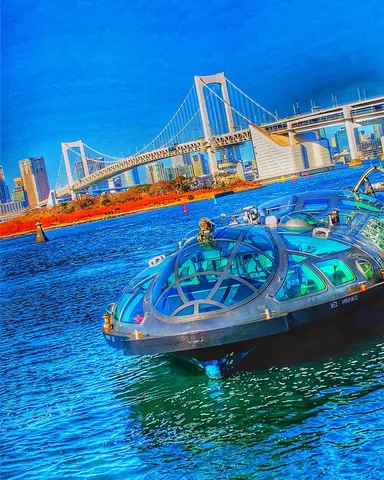 青い水面を走る橋景色