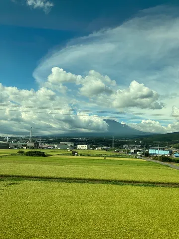 雲間からチラリ、緑の絨毯