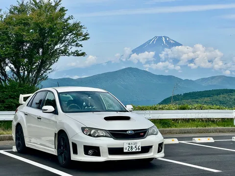 富士を背に疾走の静景