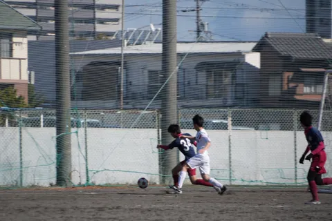 白熱！サッカー少年たちの攻防