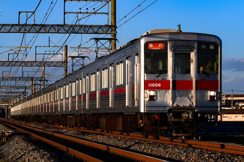光をまとう池袋行き急行