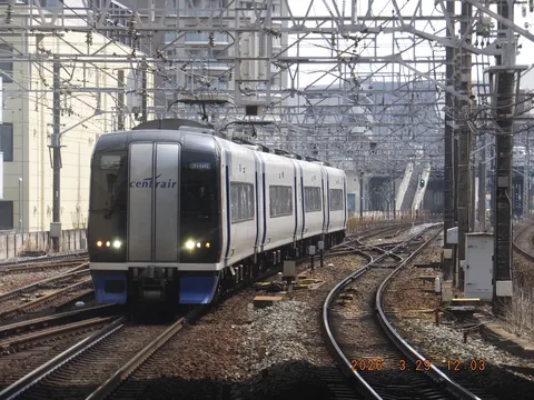 線路に描く現代の列車