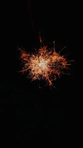 夜空を照らす小さな火花