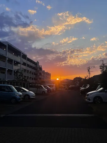 茜色に染まる街の夕景
