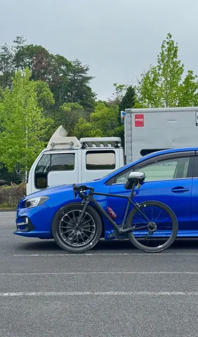 青い愛車と相棒の自転車