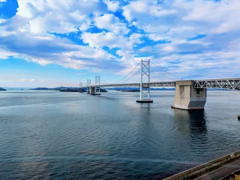 天空に架かる巨大な橋