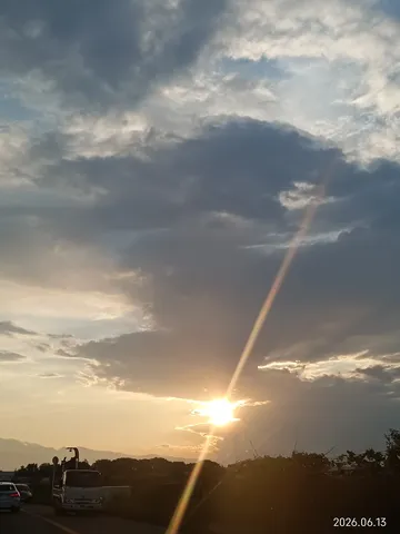雲間から差し込む希望の光