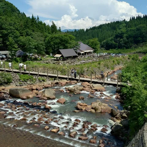 吊り橋を渡れば、そこは別世界？