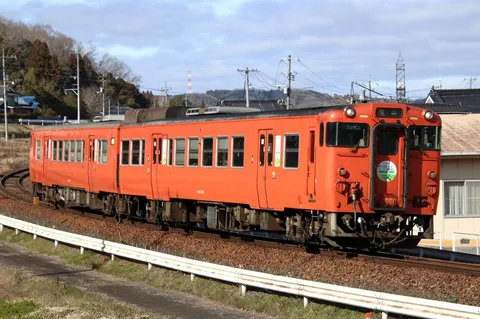 線路は続くよ、どこまでもオレンジ列車